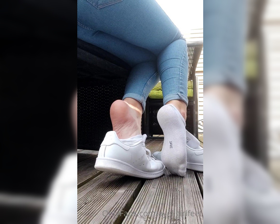 Ayellgirlfeet aka ayellgirlfeet OnlyFans - Shoes play 1