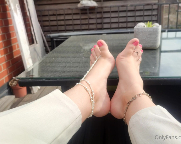 Ayellgirlfeet aka ayellgirlfeet OnlyFans - Hello 1