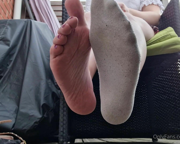 Ayellgirlfeet aka ayellgirlfeet OnlyFans - Mes petites chaussettes dans ton visage, je les retire I take off my socks 1