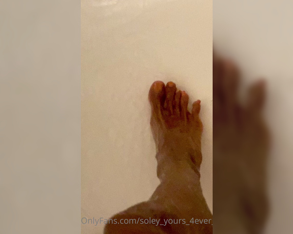 Goddess Ayla aka toesbyayla OnlyFans - Pretty ass feet getting all clean in the