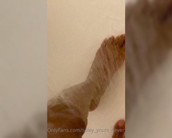 Goddess Ayla aka toesbyayla OnlyFans - Pretty ass feet getting all clean in the