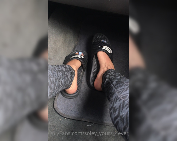 Goddess Ayla aka toesbyayla OnlyFans - Pretty ass feet dangling my flip flops while taking a ride earlier and showing you guys my veins