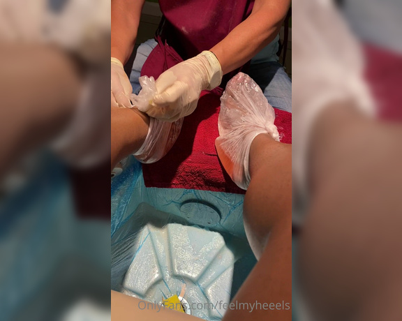 Goddess Smokey aka goddesssmokeyyy OnlyFans - Paraffin to make feet EXTRA soft 3