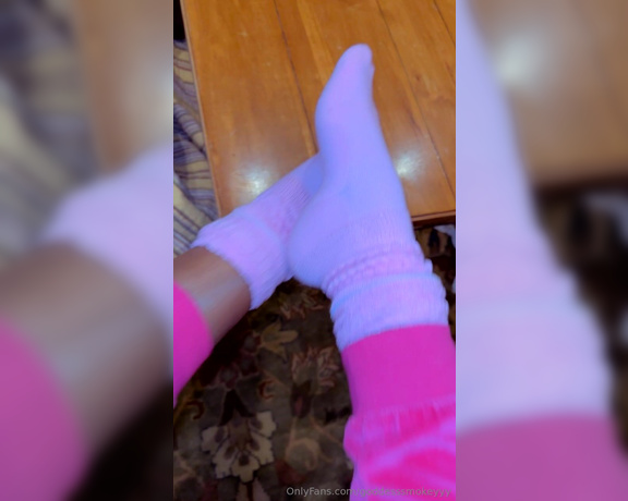 Goddess Smokey aka goddesssmokeyyy OnlyFans - Sock on or off