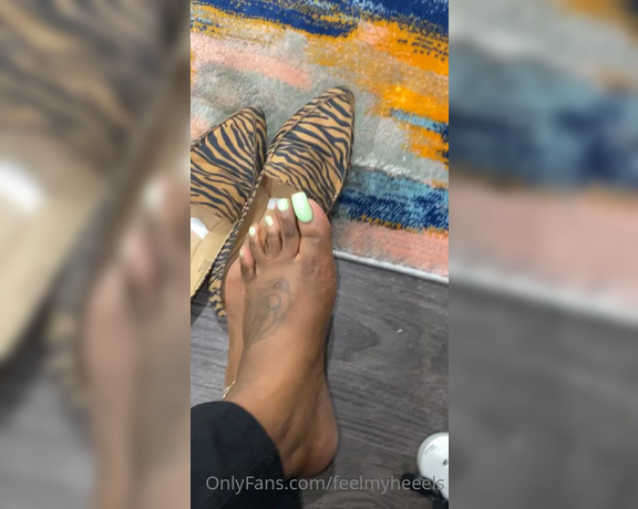 Goddess Smokey aka goddesssmokeyyy OnlyFans - Toe wiggling and flat dangling 2