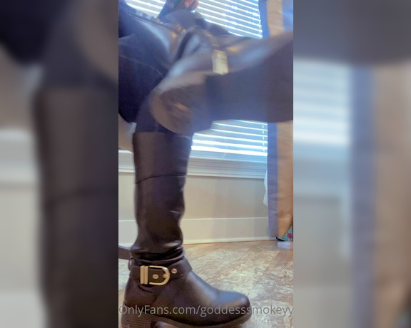 Goddess Smokey aka goddesssmokeyyy OnlyFans - Sock removal fun 1