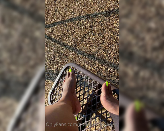 Goddess Smokey aka goddesssmokeyyy OnlyFans - Soles getting some sun