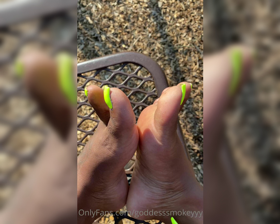 Goddess Smokey aka goddesssmokeyyy OnlyFans - Soles getting some sun