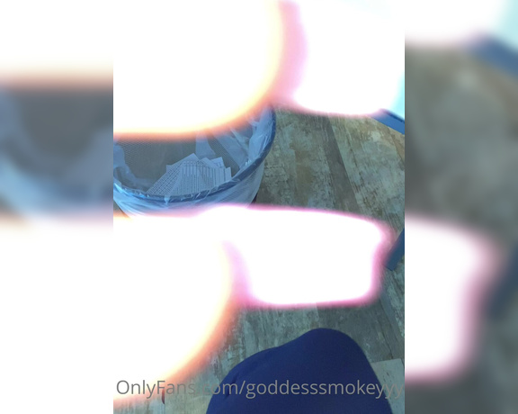 Goddess Smokey aka goddesssmokeyyy OnlyFans - Sneak peak under desk