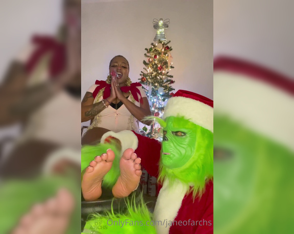 Janeofarchs aka janeofarchs OnlyFans - THE GRINCH SNEAKS INTO MY HOUSE ON CHRISTMAS EVE AND STOLE ALOT OF THINGS FROM ME! FIRST THING