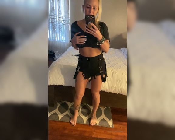 Sorceress Bebe aka b_findom OnlyFans - Trying on my new shorts