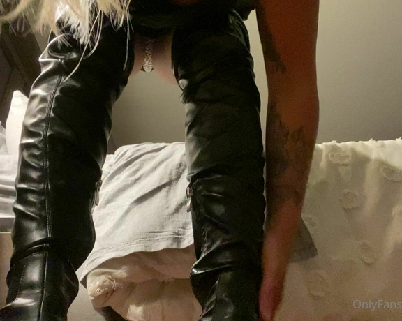 Sorceress Bebe aka b_findom OnlyFans - Boot worship quickie from a DM session)