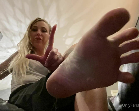 Sorceress Bebe aka b_findom OnlyFans - Findom foot custom video