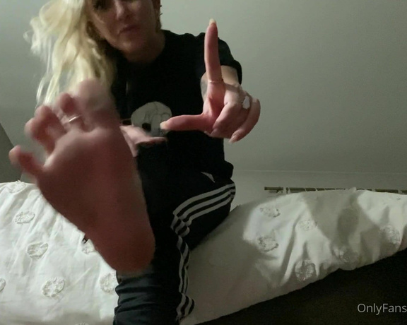 Sorceress Bebe aka b_findom OnlyFans - Custom POV foot slave video