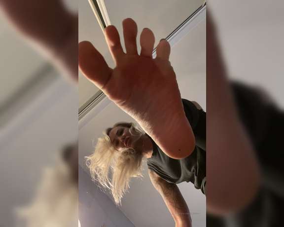 Sorceress Bebe aka b_findom OnlyFans - Custom Giantess Foot Fetish Clip