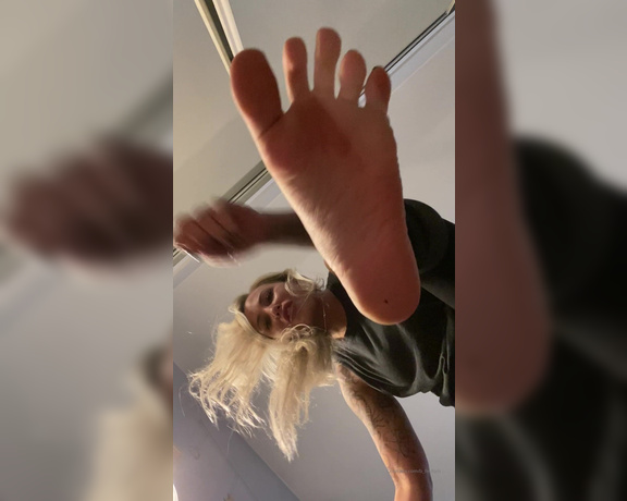 Sorceress Bebe aka b_findom OnlyFans - Custom Giantess Foot Fetish Clip