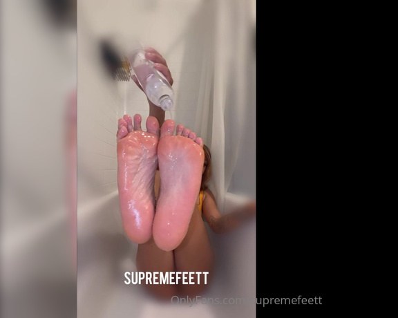 Supremefeett aka supremefeett OnlyFans - Oily soles in the tubbb