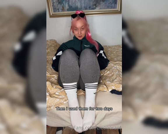 Miss Eleonora aka eleonoraof OnlyFans - Foot fetish dirty socks FIN Toivoitte likaisia sukkia, saamamme pit Esittelen mun jalkoja