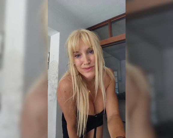 Roxana Moll aka roxanamoll OnlyFans - ZR5cF8E68ekS3rNszppWKiEpUHQpjEAn 1