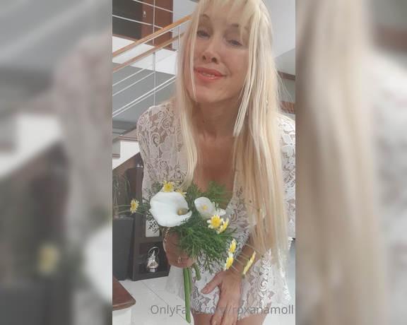 Roxana Moll aka roxanamoll OnlyFans - Aca estoy condulzura en este dia de Primavera Gris