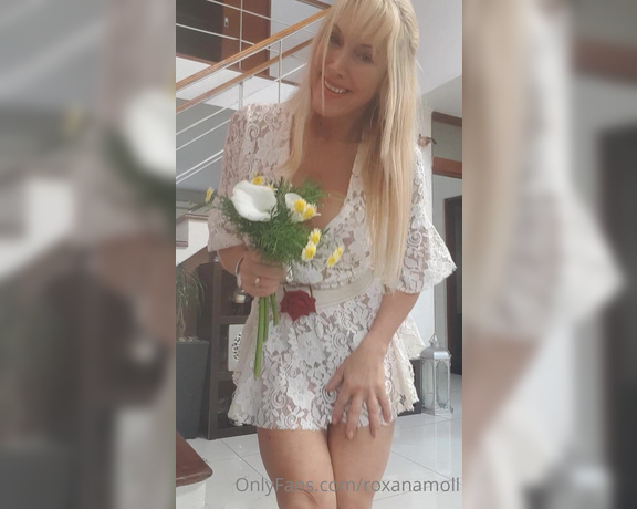 Roxana Moll aka roxanamoll OnlyFans - Aca estoy condulzura en este dia de Primavera Gris