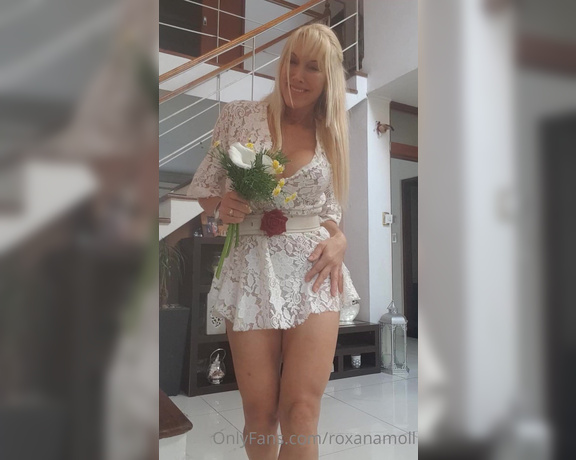 Roxana Moll aka roxanamoll OnlyFans - Aca estoy condulzura en este dia de Primavera Gris