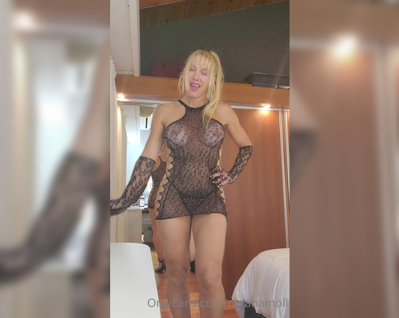 Roxana Moll aka roxanamoll OnlyFans - Hola bb aqui estrenando este body Super sexy para Vos