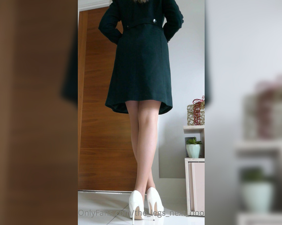 The Legs Next Door aka the_legs_next_door OnlyFans - Forget flasher mac how about a very sophisticated teasing flash in my lovely classy coat followed