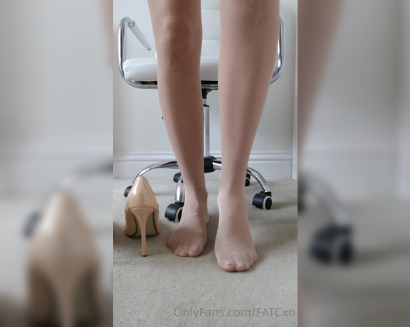 The Legs Next Door aka the_legs_next_door OnlyFans - And for the video I wanted to show you the slow and sensual process of putting on my shiny nylons