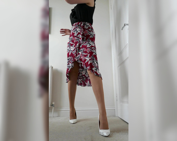 The Legs Next Door aka the_legs_next_door OnlyFans - I thought it was time for a lovely standing removal showing off this elegant flowing dress