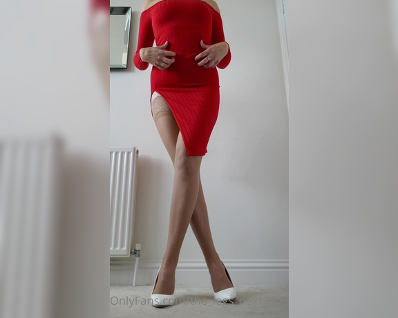 The Legs Next Door aka the_legs_next_door OnlyFans - And here is the video I wanted to keep it classy and show off how tight this dress is on my body