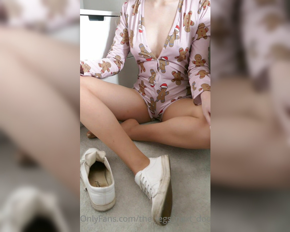 The Legs Next Door aka the_legs_next_door OnlyFans - Nothing better than being nice and cosy… in my bedroom… with my smelly nylons and worn shoes …