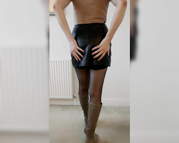 The Legs Next Door aka the_legs_next_door OnlyFans - A little video of me removing my boots  that’s the great thing about reinforced toes less