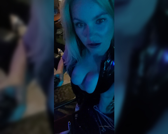 Lady Sara Borgia aka borgia_lady OnlyFans - Boob tease time!