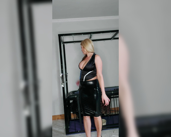 Lady Sara Borgia aka borgia_lady OnlyFans - My outfit for todays clips what do you think