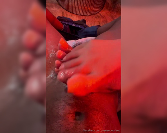 Reesecupfeet aka reesecupfeet OnlyFans - FULL footjob video with cumshot just for you all , Happy Thanksgiving