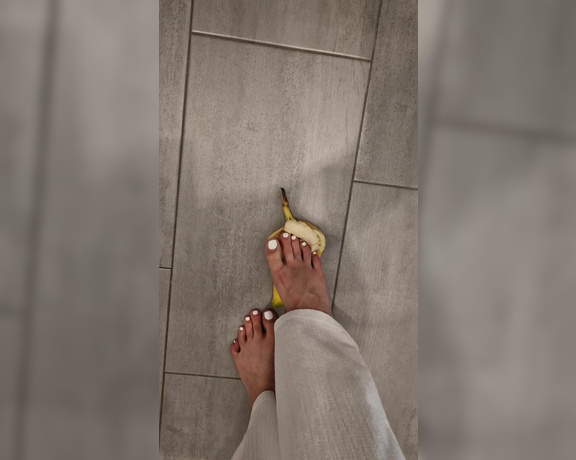 Germangirlnextdoor95 aka germangirlnextdoor95 OnlyFans - If you always wanted to see how i spoil a banana, this is your day