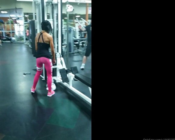 World Goddess aka worldgoddess OnlyFans - Its back day at the gym! Watch me workout, bitches!!