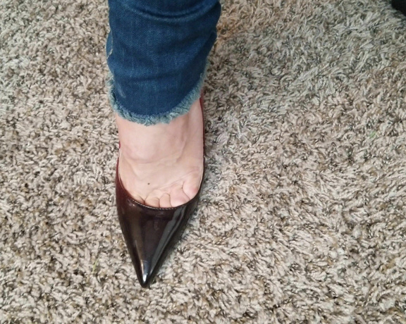 World Goddess aka worldgoddess OnlyFans - Just a quick clip to remind you that Louboutins taste better!