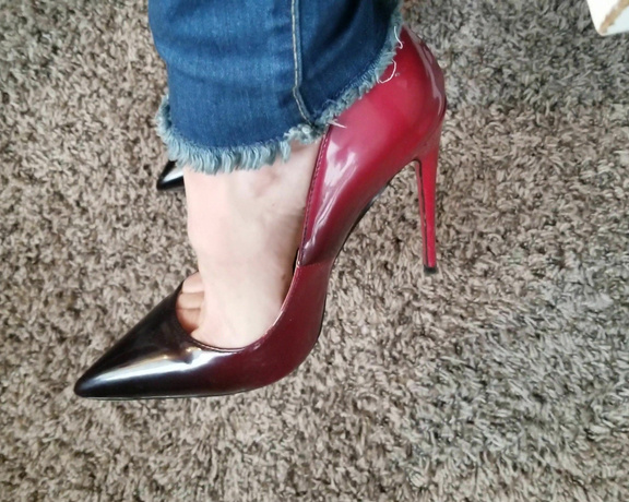 World Goddess aka worldgoddess OnlyFans - Just a quick clip to remind you that Louboutins taste better!