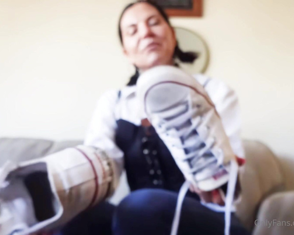 World Goddess aka worldgoddess OnlyFans - CONVERSE SNEAKER RAFFLE TIME!!!! for you new lil subbies, this is a RARE foot relic I offer HOW I 1