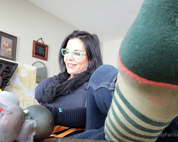 World Goddess aka worldgoddess OnlyFans - Just a clip of me opening up a gift package from crud stain bobby), my long time online slave!! Goo