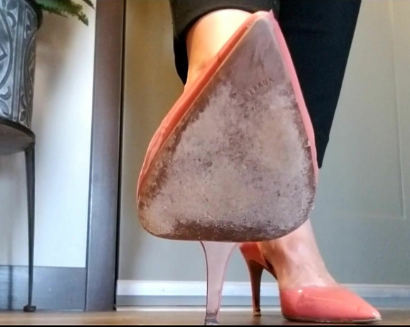 World Goddess aka worldgoddess OnlyFans - Im home! Lick the bottom of my pink Prada heels loser!!