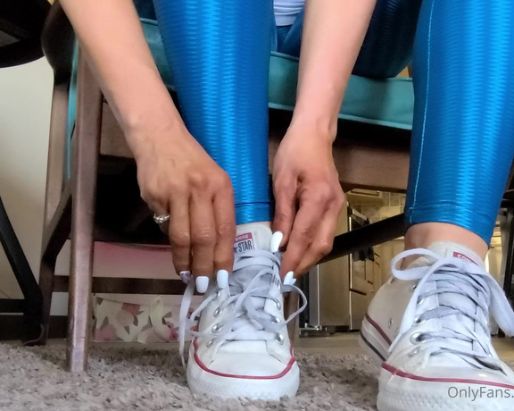 World Goddess aka worldgoddess OnlyFans - Bare feet and converse sneakers make a delicious combination, dont you think