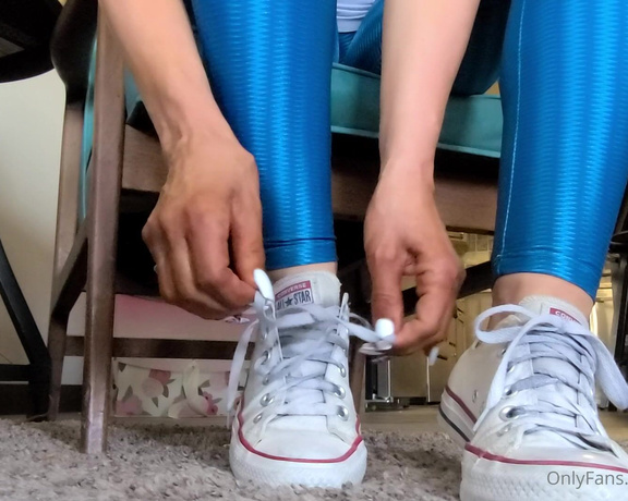 World Goddess aka worldgoddess OnlyFans - Bare feet and converse sneakers make a delicious combination, dont you think