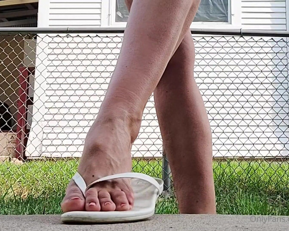 World Goddess aka worldgoddess OnlyFans - Know your role a human doormat that licks dirt off my flip flops, and my sweaty feet!