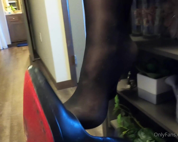 World Goddess aka worldgoddess OnlyFans - Hey losers, be entrance by shoe dangling as the scent fills the room you are my pathetic foot slave