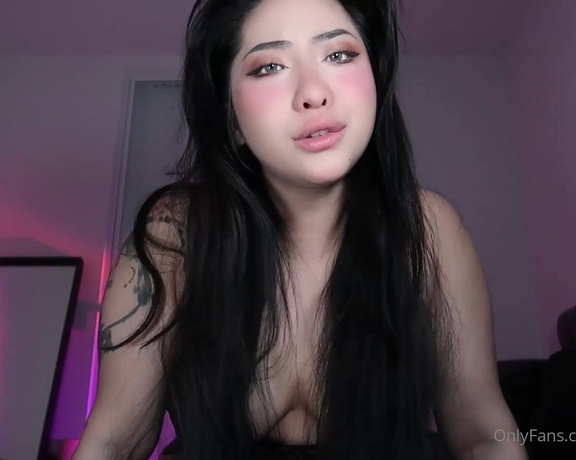 Claudiahon aka claudiahon OnlyFans - Ew, your dick so small compare to my thighs, no wonder you get no pussy in your life My juicy thigh