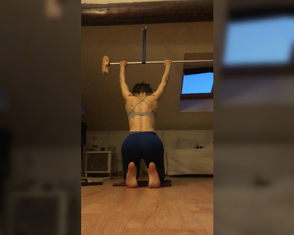 GoddessGaelle aka badgaelle OnlyFans - On fait avec les moyens du bord haha