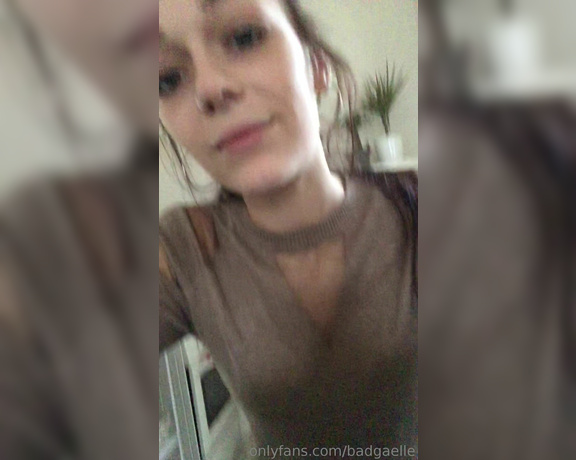 GoddessGaelle aka badgaelle OnlyFans - Ouvre la bouche pour accueillir mon nectar